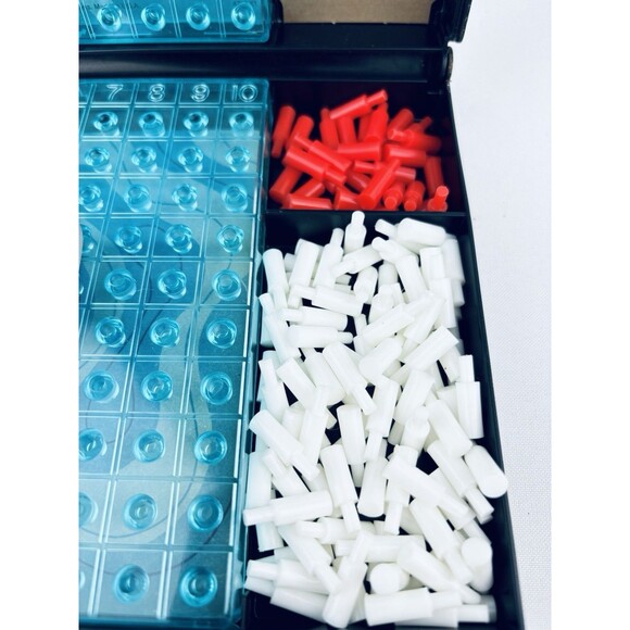 Vintage 1978 BATTLESHIP Game replacement parts pieces‎ - Boats - Red/white Pegs - Picture 3 of 4